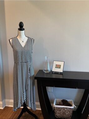 Apt. 9 Black & White Striped Top
